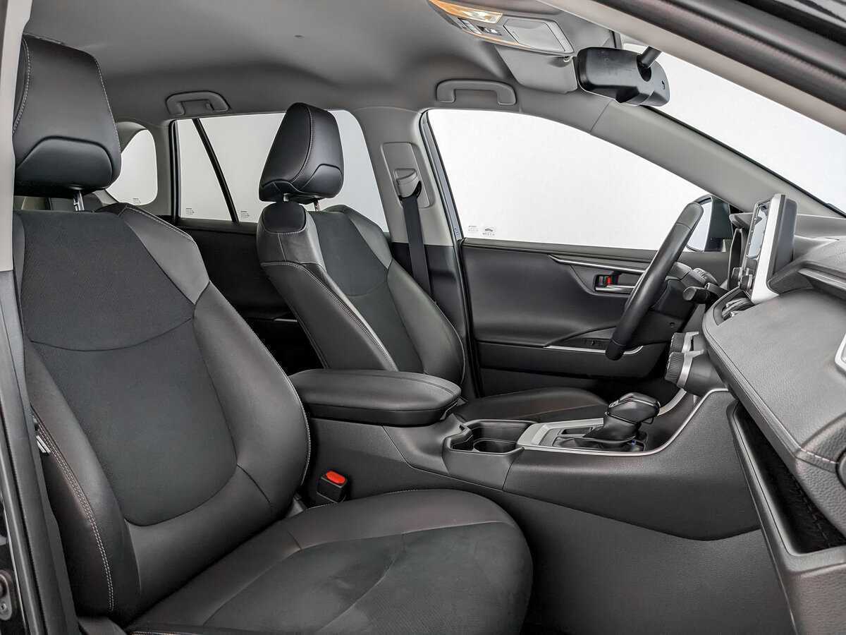 Toyota RAV4 с пробегом — 2021 год. Фото: #18
