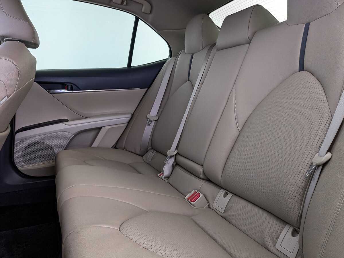 Toyota Camry с пробегом — 2022 год. Фото: #13
