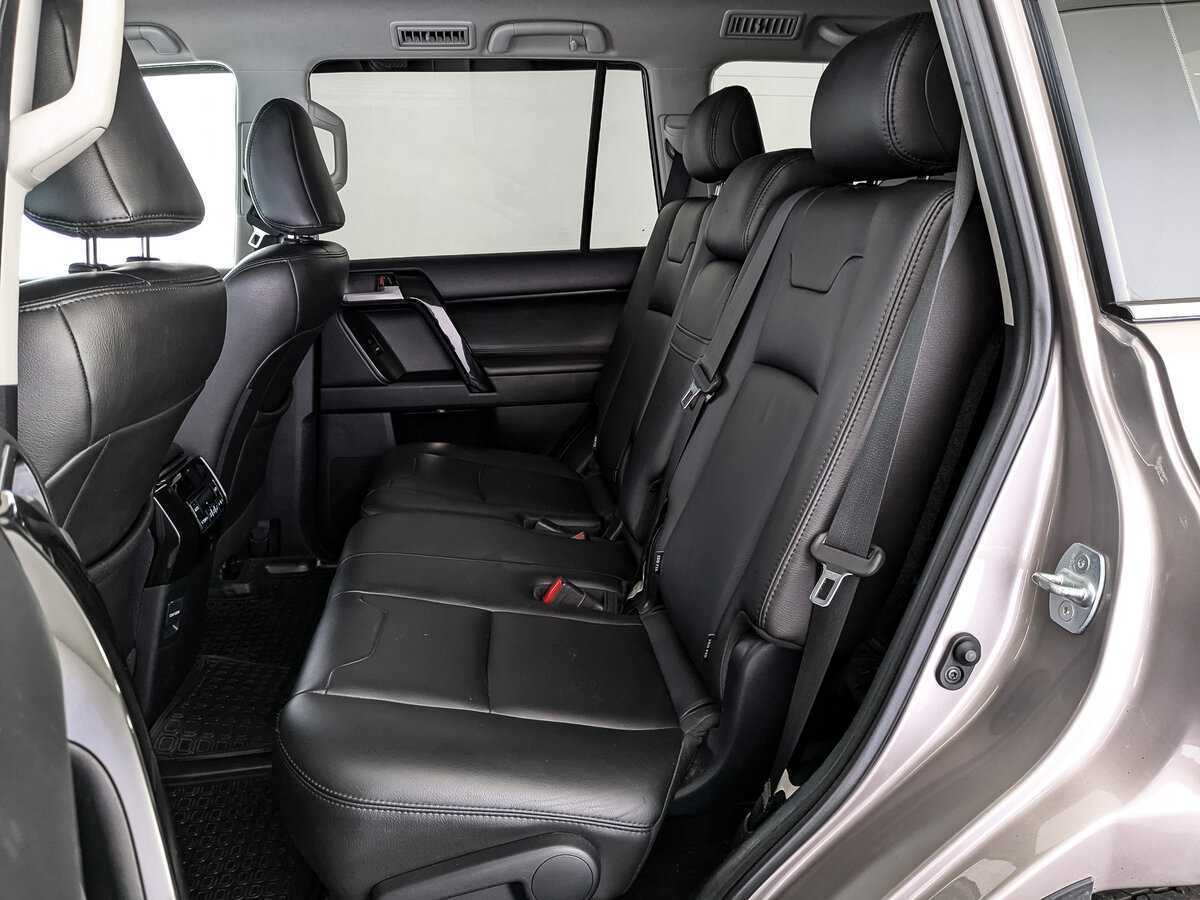 Toyota Land Cruiser Prado с пробегом — 2018 год. Фото: #17