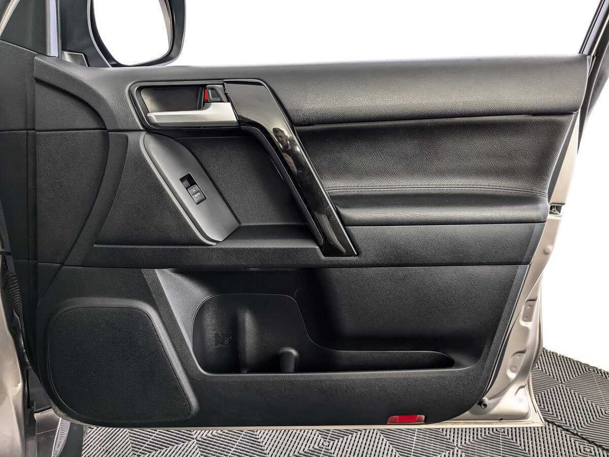 Toyota Land Cruiser Prado с пробегом — 2018 год. Фото: #23
