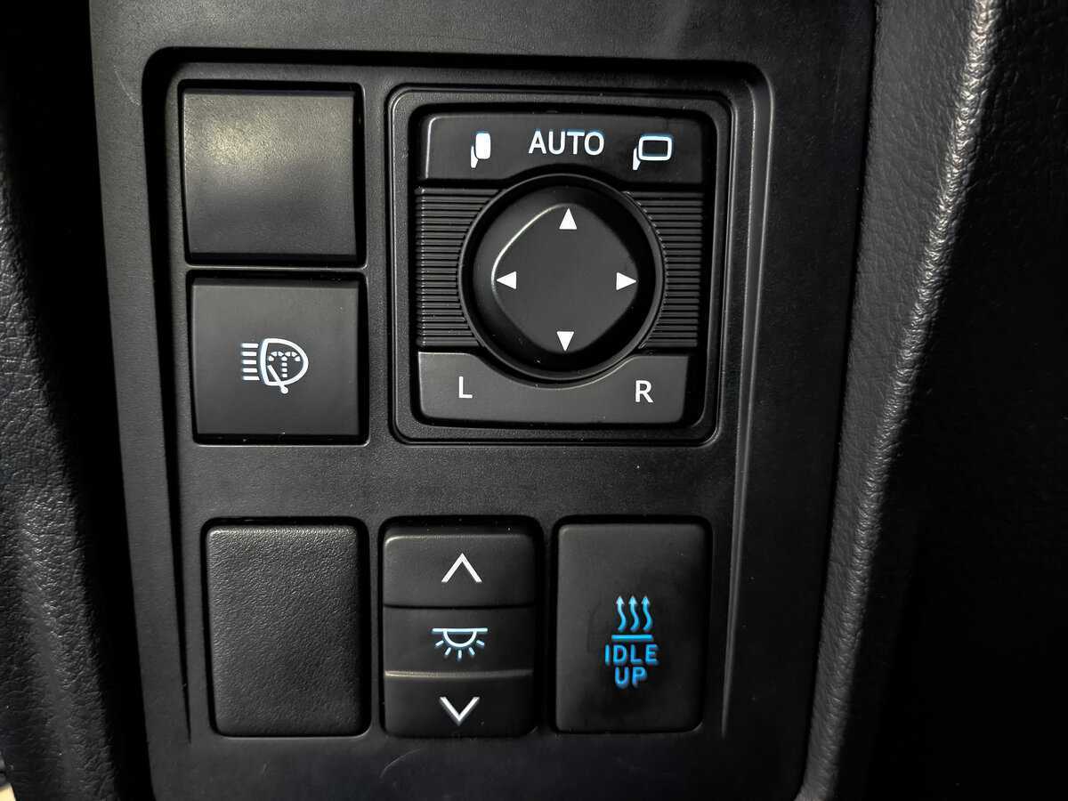 Toyota Land Cruiser Prado с пробегом — 2018 год. Фото: #25