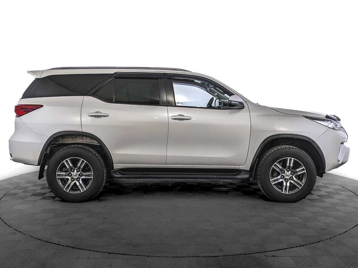 Toyota Fortuner с пробегом — 2018 год. Фото: #3
