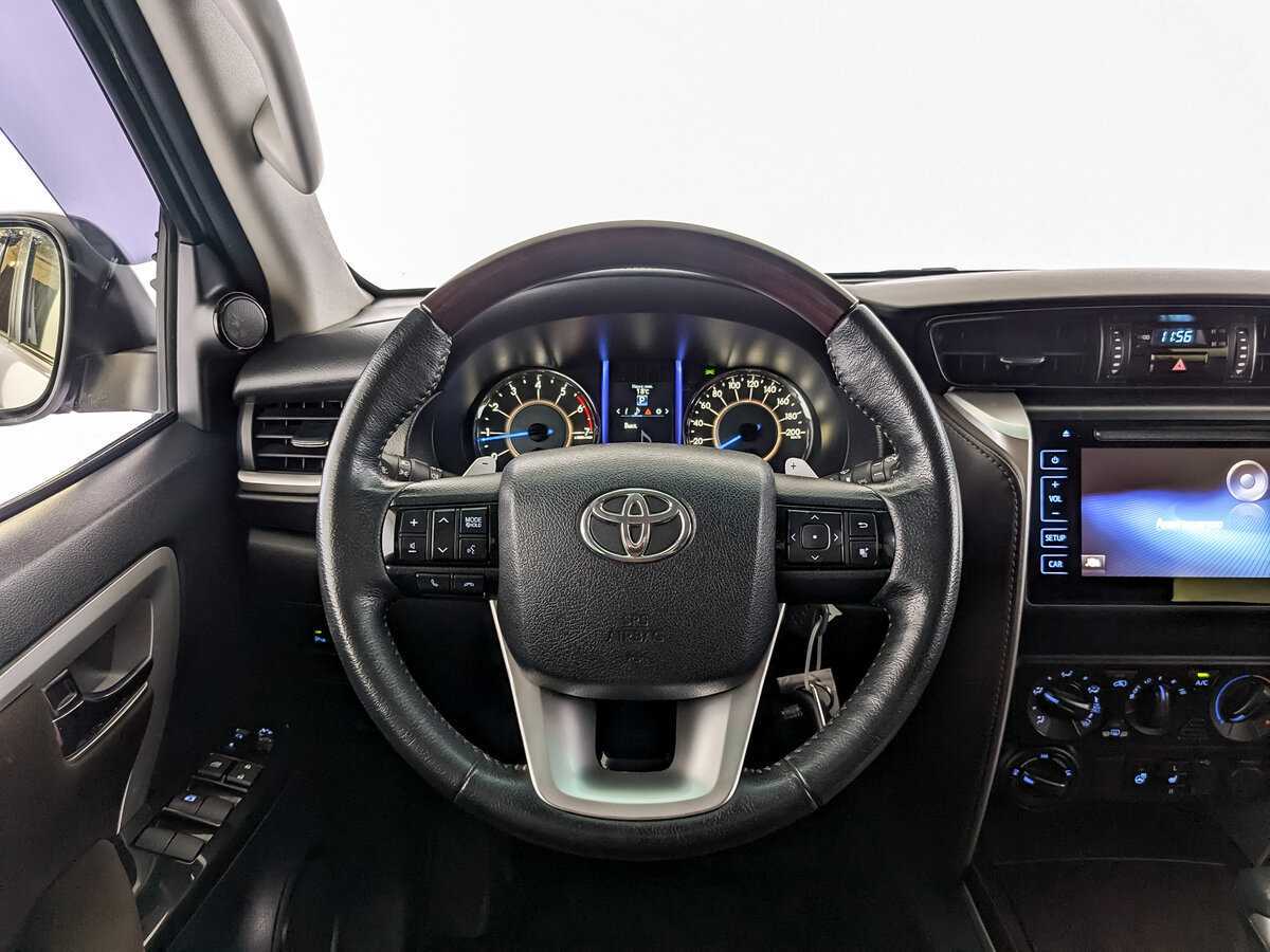Toyota Fortuner с пробегом — 2018 год. Фото: #16