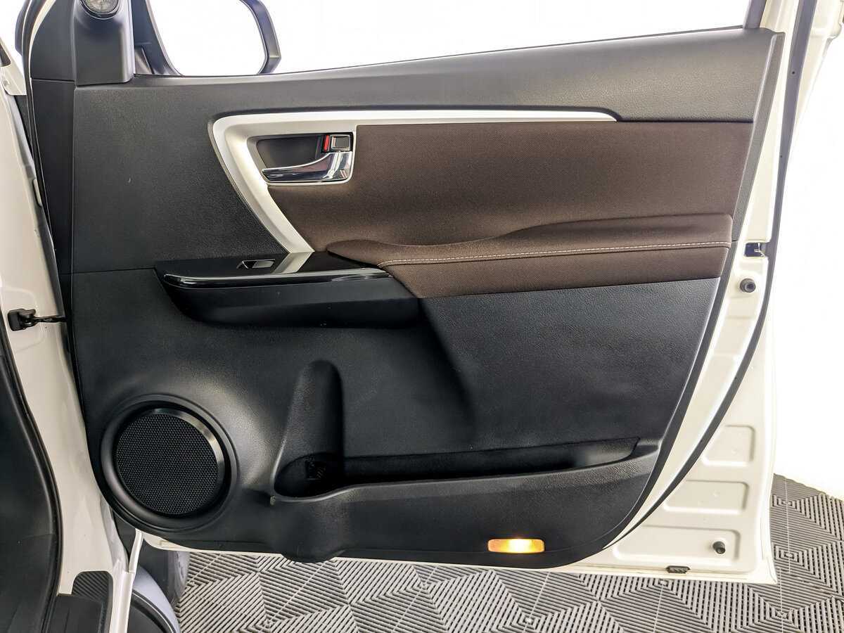 Toyota Fortuner с пробегом — 2018 год. Фото: #19