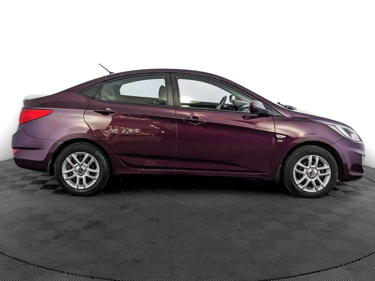 Hyundai Solaris с пробегом — 2012 год. Фото: #3