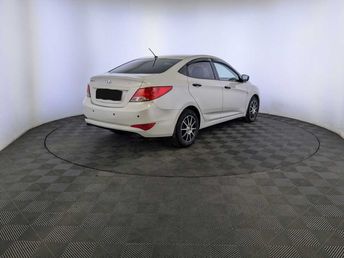 Hyundai Solaris с пробегом — 2015 год. Фото: #4