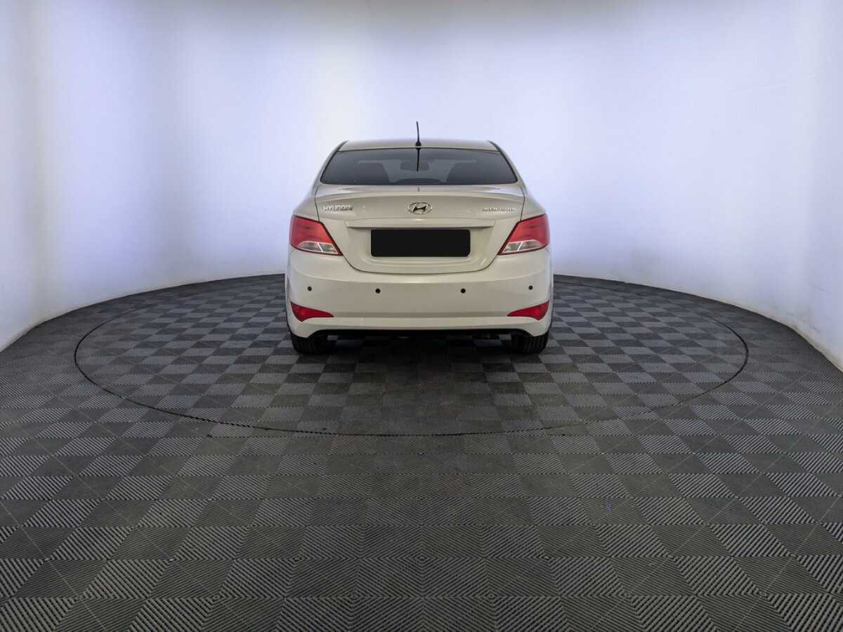 Hyundai Solaris с пробегом — 2015 год. Фото: #5