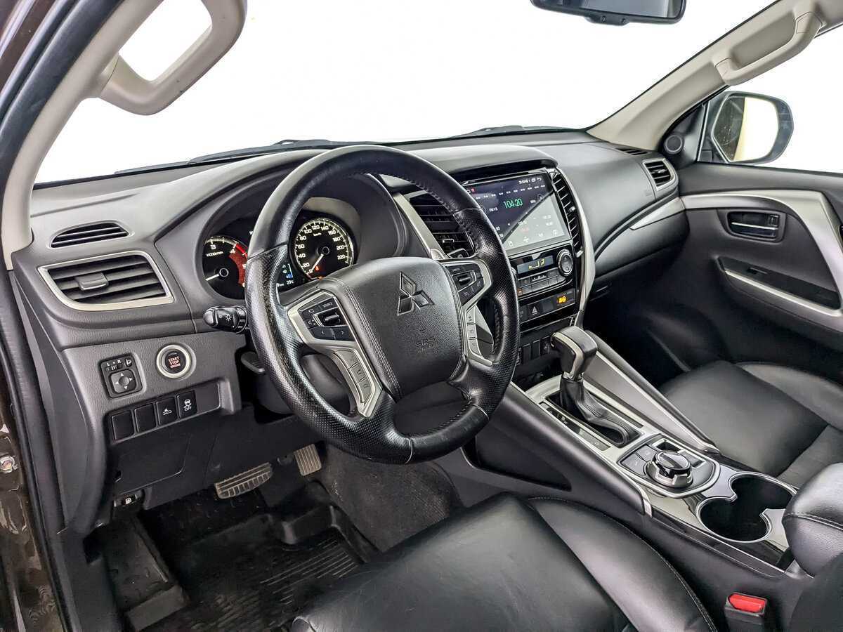 Mitsubishi Pajero Sport с пробегом — 2019 год. Фото: #13