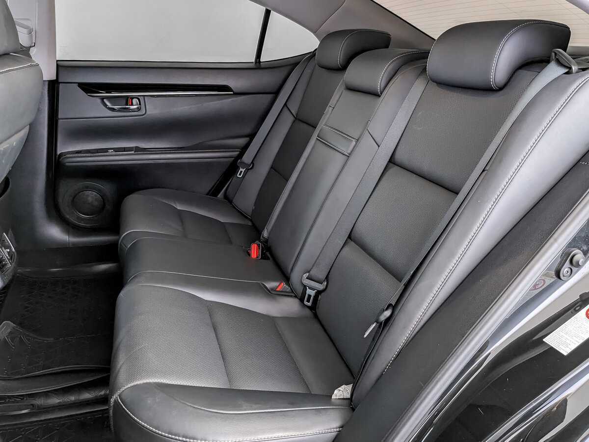 Lexus ES с пробегом — 2018 год. Фото: #9