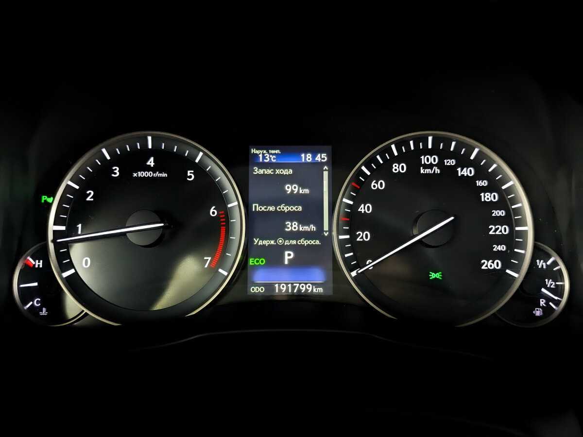 Lexus ES с пробегом — 2018 год. Фото: #10