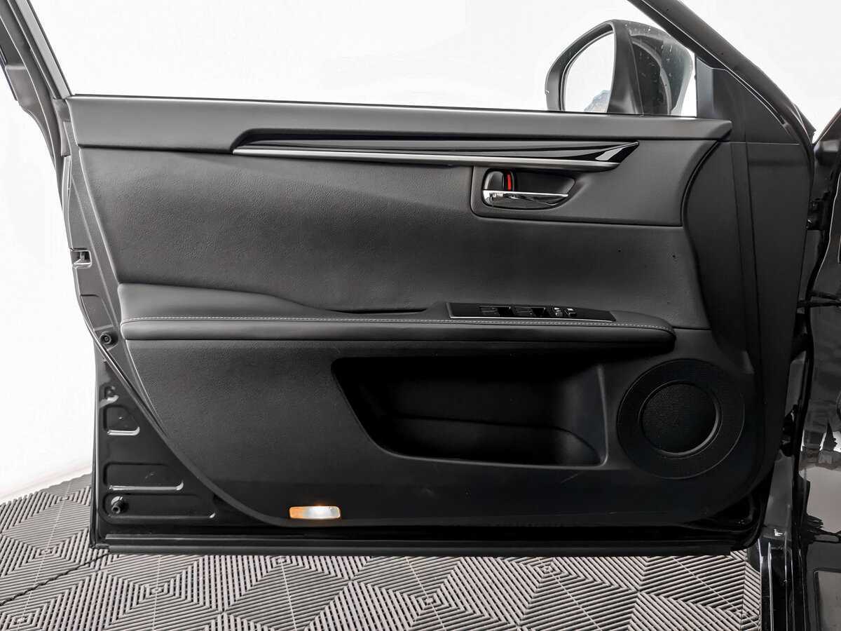 Lexus ES с пробегом — 2018 год. Фото: #14