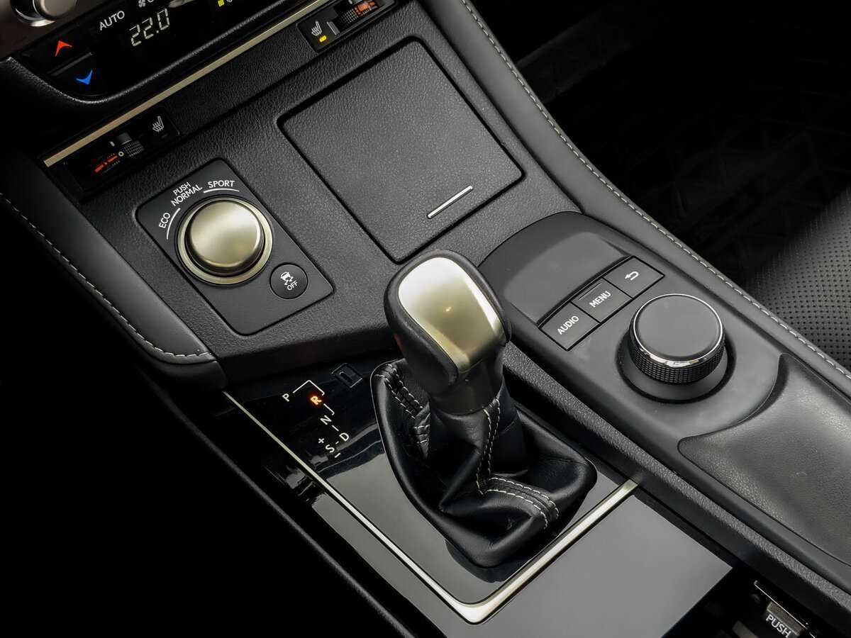 Lexus ES с пробегом — 2018 год. Фото: #22