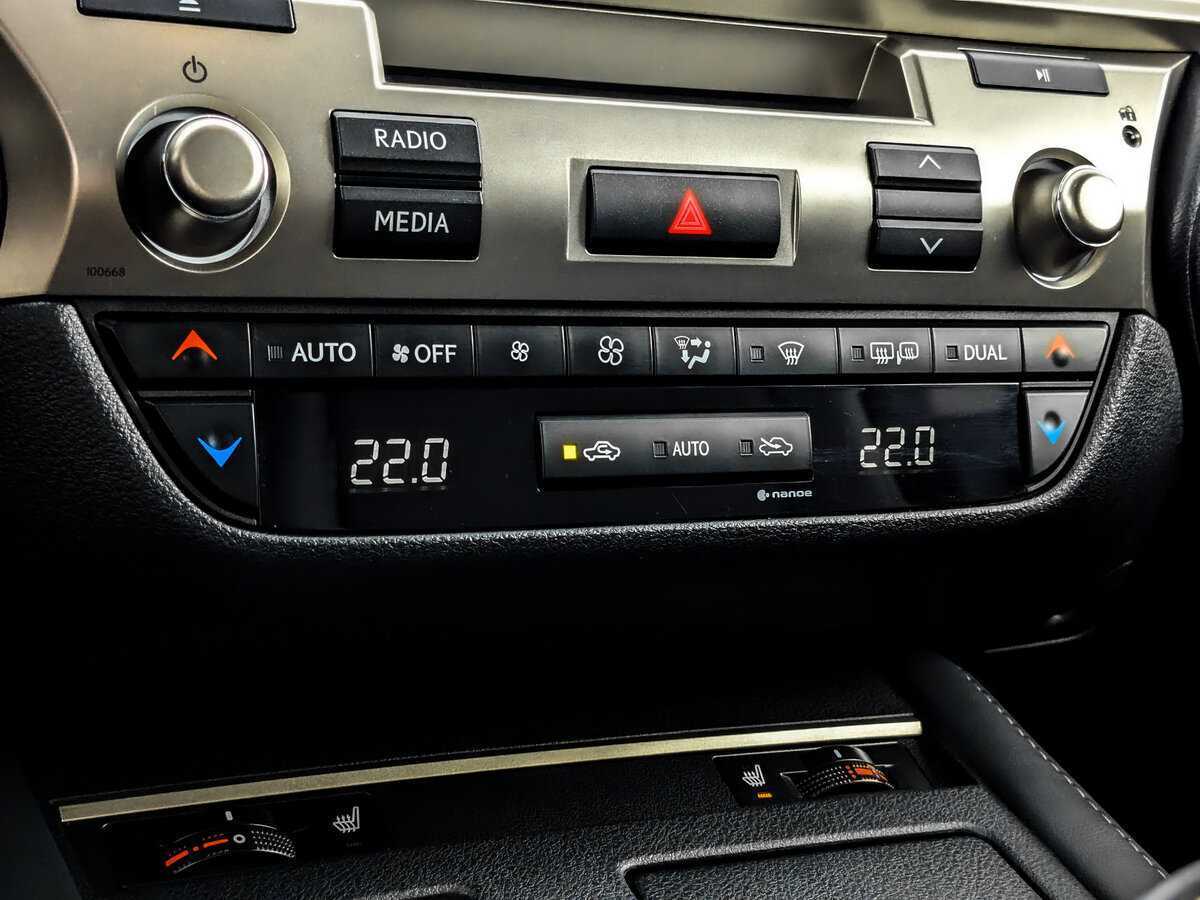 Lexus ES с пробегом — 2018 год. Фото: #23