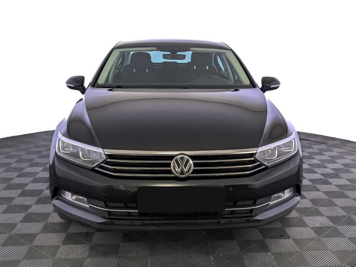 Volkswagen Passat с пробегом — 2018 год. Фото: #1