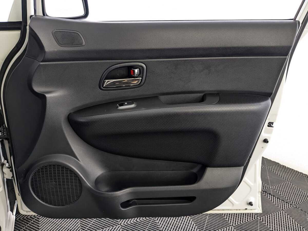 Kia Carens с пробегом — 2011 год. Фото: #20