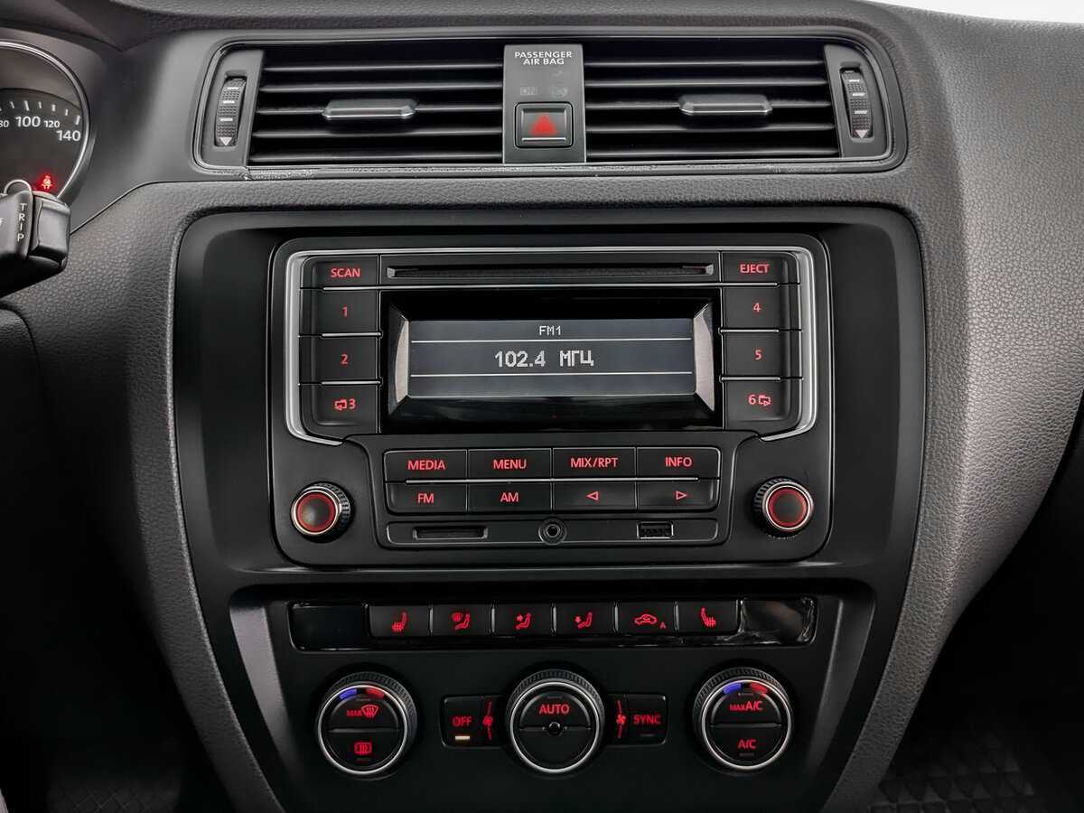 Volkswagen Jetta с пробегом — 2015 год. Фото: #12