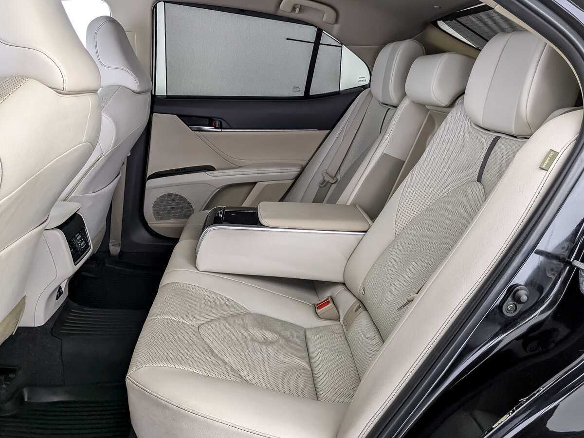 Toyota Camry с пробегом — 2021 год. Фото: #9