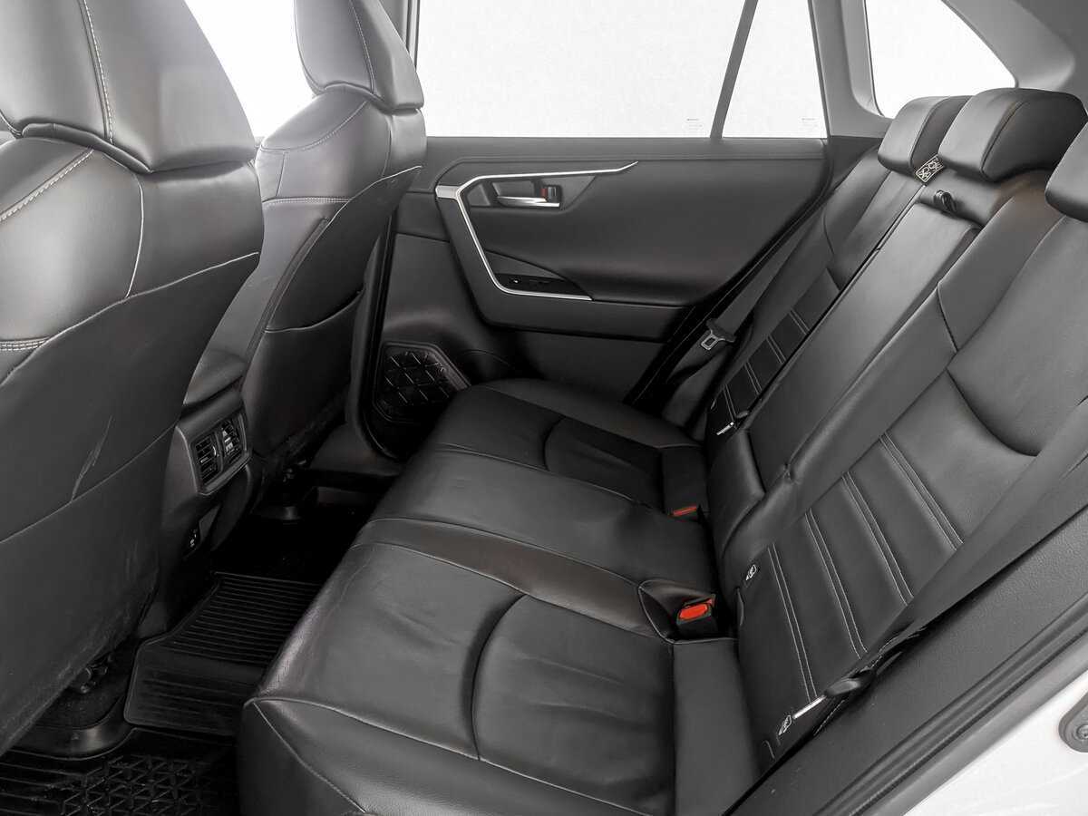 Toyota RAV4 с пробегом — 2020 год. Фото: #9