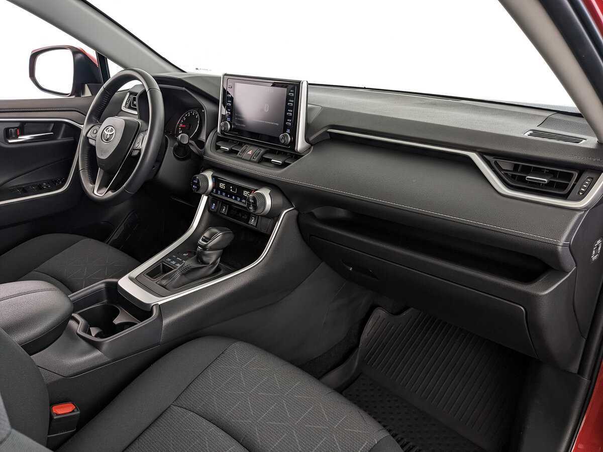 Toyota RAV4 с пробегом — 2021 год. Фото: #8