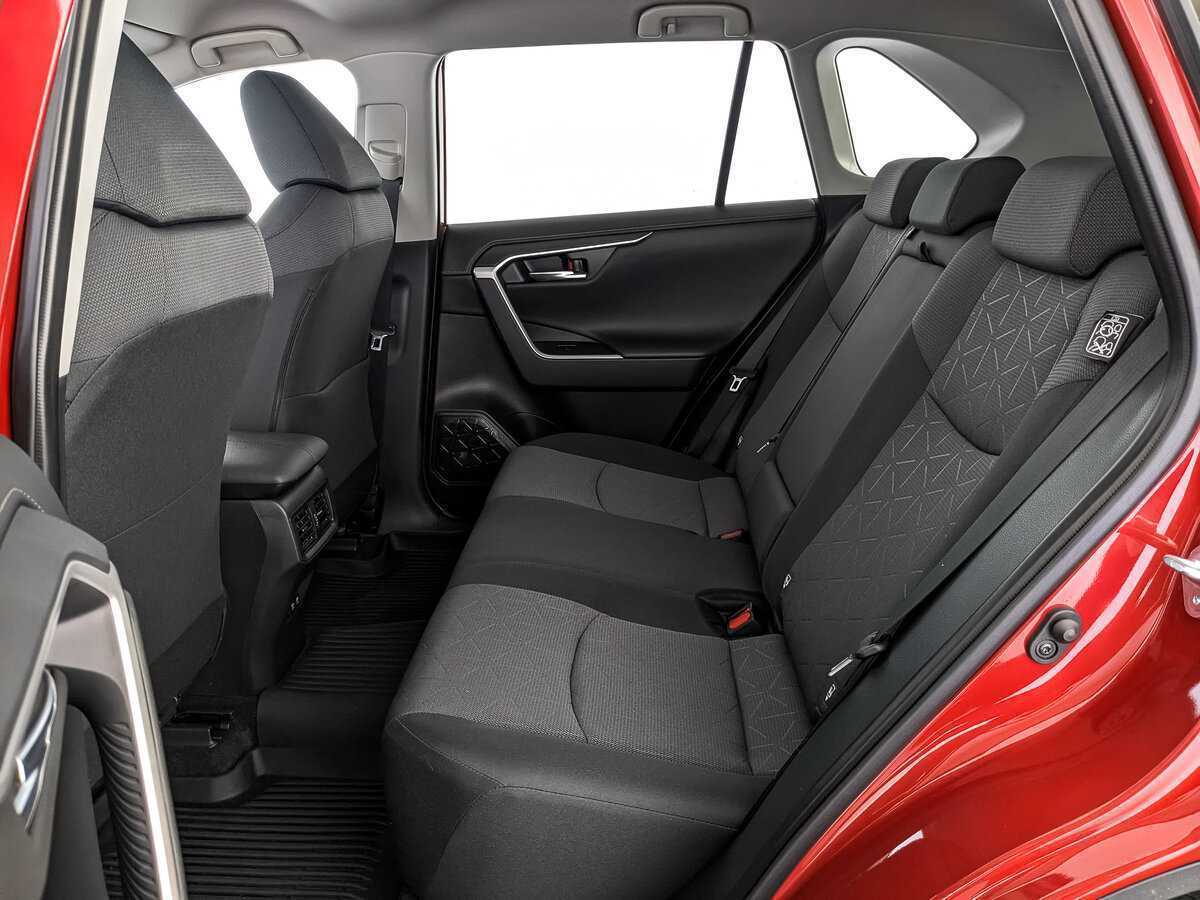 Toyota RAV4 с пробегом — 2021 год. Фото: #13