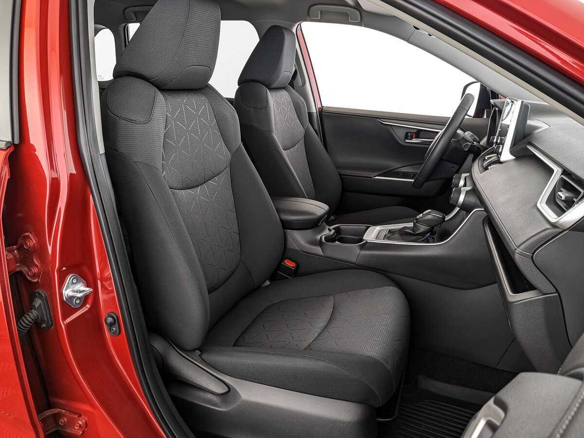 Toyota RAV4 с пробегом — 2021 год. Фото: #19