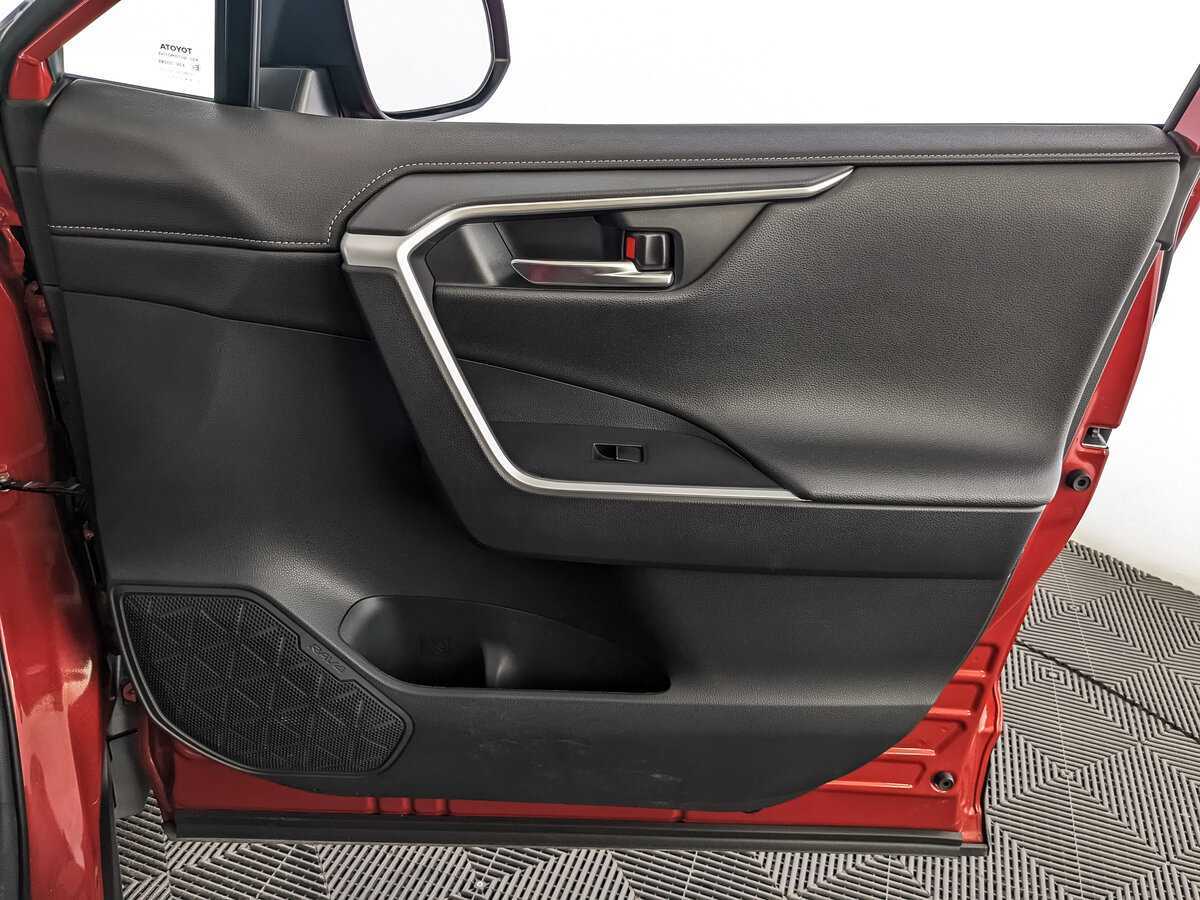 Toyota RAV4 с пробегом — 2021 год. Фото: #20