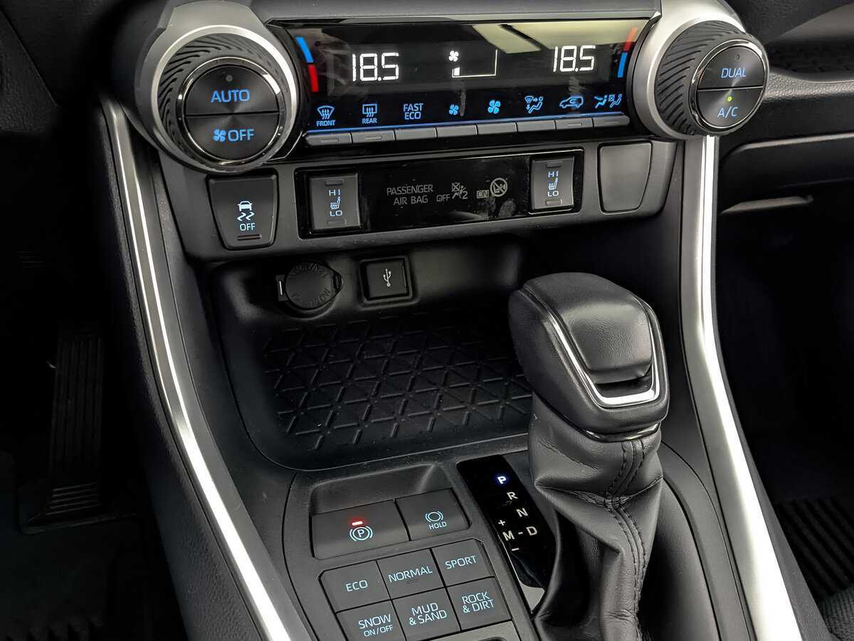 Toyota RAV4 с пробегом — 2021 год. Фото: #21