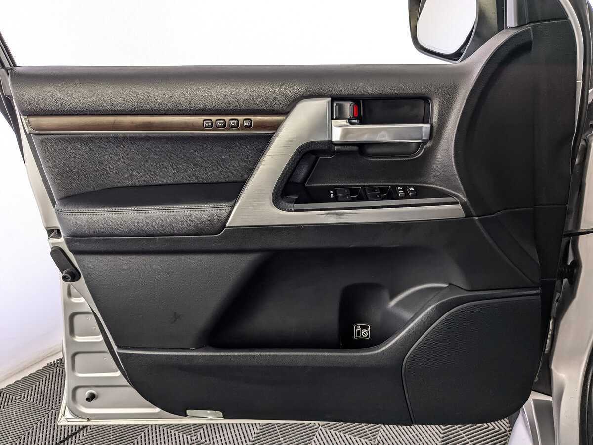 Toyota Land Cruiser с пробегом — 2016 год. Фото: #13