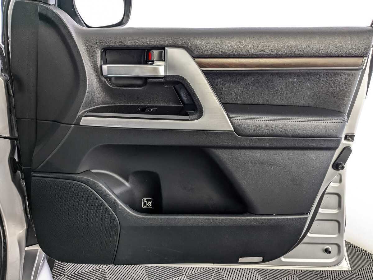 Toyota Land Cruiser с пробегом — 2016 год. Фото: #19