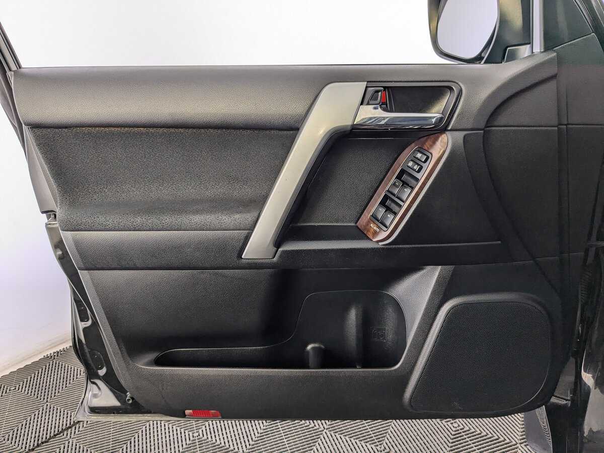 Toyota Land Cruiser Prado с пробегом — 2016 год. Фото: #14