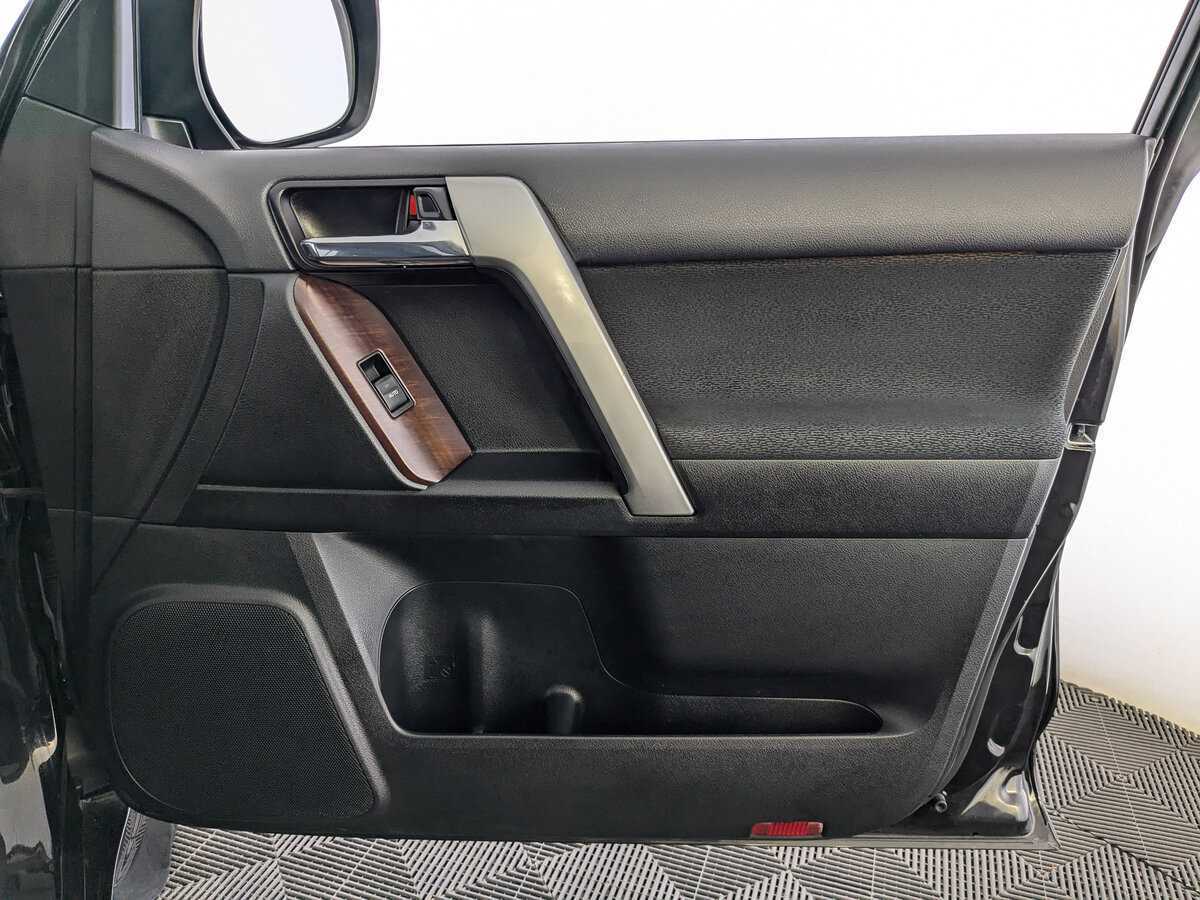 Toyota Land Cruiser Prado с пробегом — 2016 год. Фото: #20
