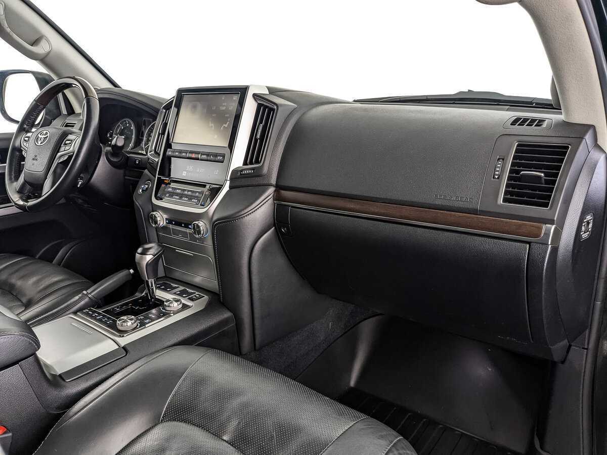 Toyota Land Cruiser с пробегом — 2017 год. Фото: #8