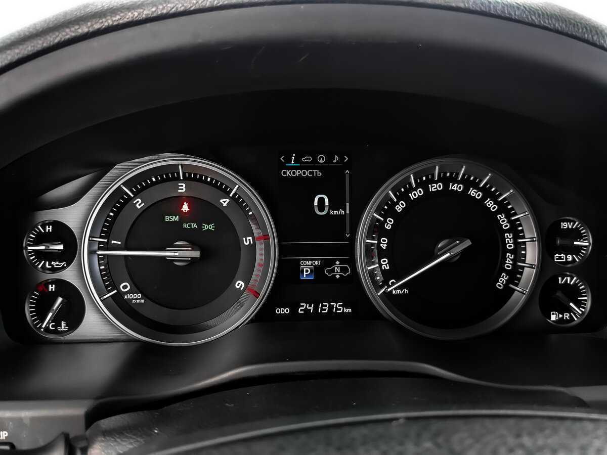 Toyota Land Cruiser с пробегом — 2017 год. Фото: #11