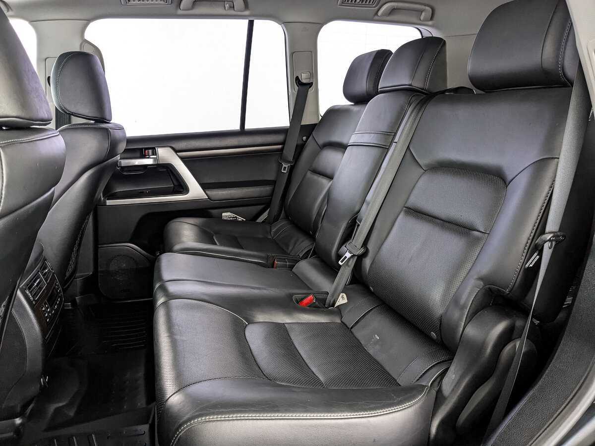 Toyota Land Cruiser с пробегом — 2017 год. Фото: #13