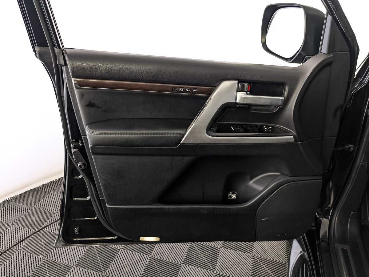 Toyota Land Cruiser с пробегом — 2017 год. Фото: #14