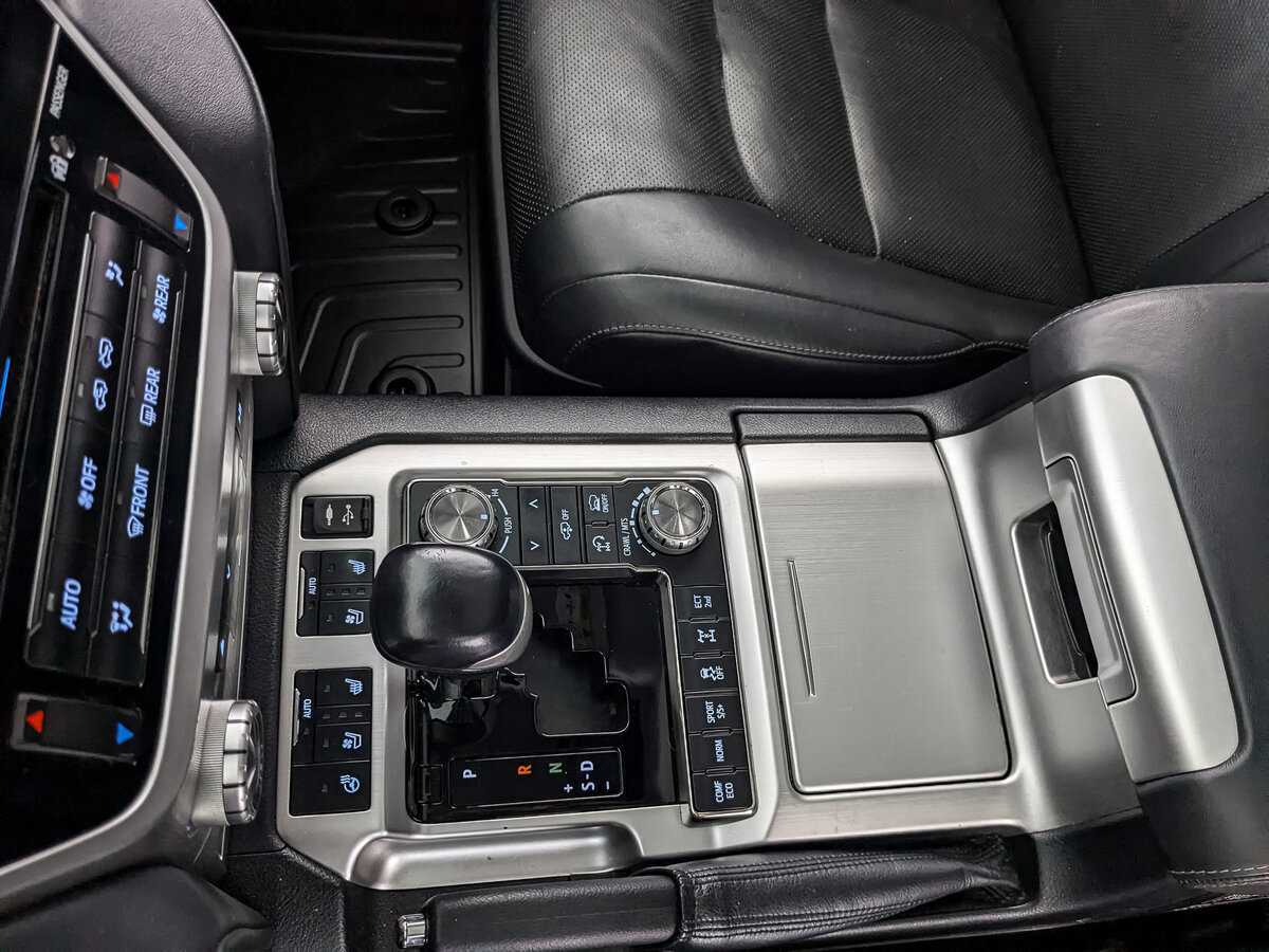 Toyota Land Cruiser с пробегом — 2017 год. Фото: #24