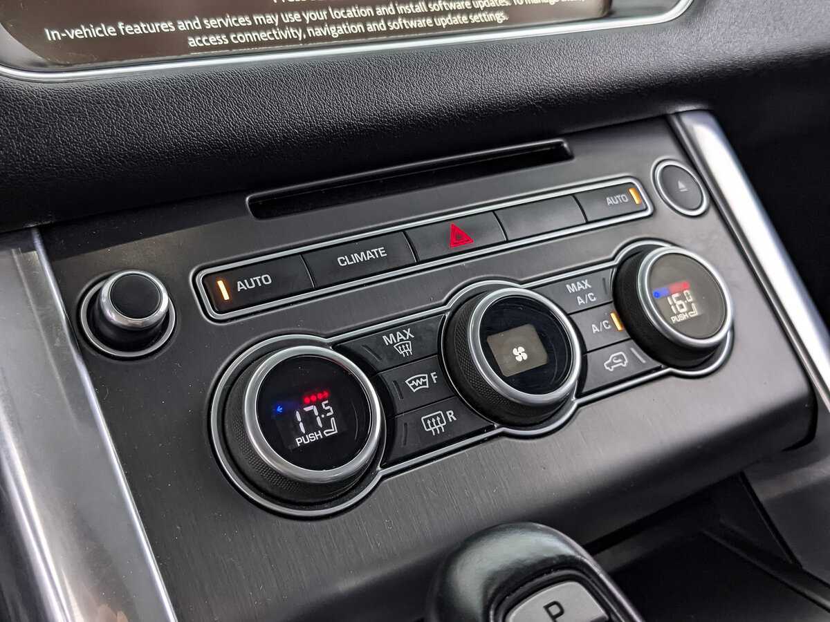 Land Rover Range Rover Sport с пробегом — 2017 год. Фото: #16