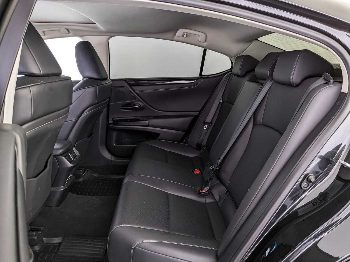 Lexus ES с пробегом — 2021 год. Фото: #13