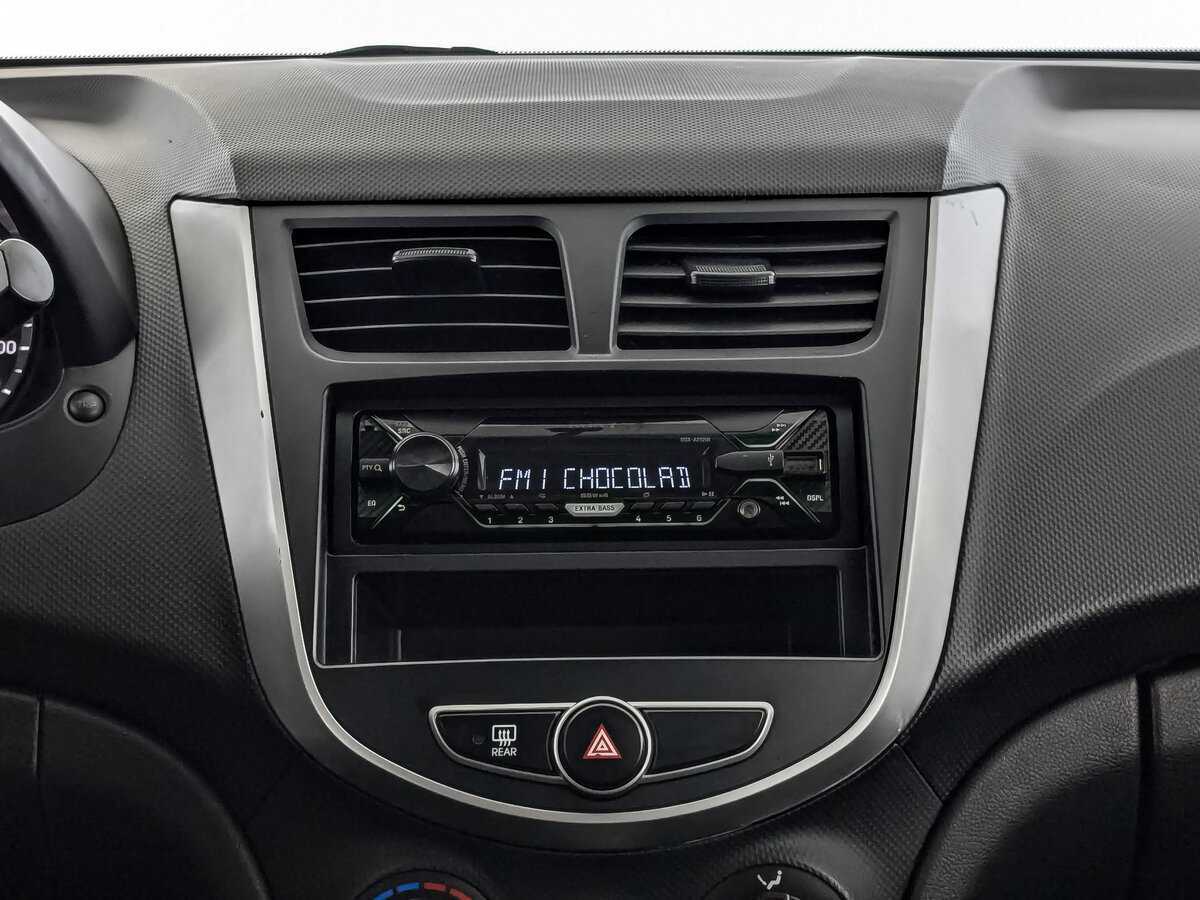 Hyundai Solaris с пробегом — 2014 год. Фото: #12