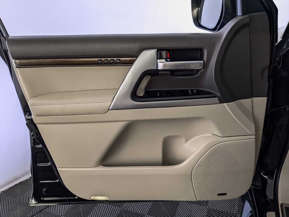 Toyota Land Cruiser с пробегом — 2019 год. Фото: #13