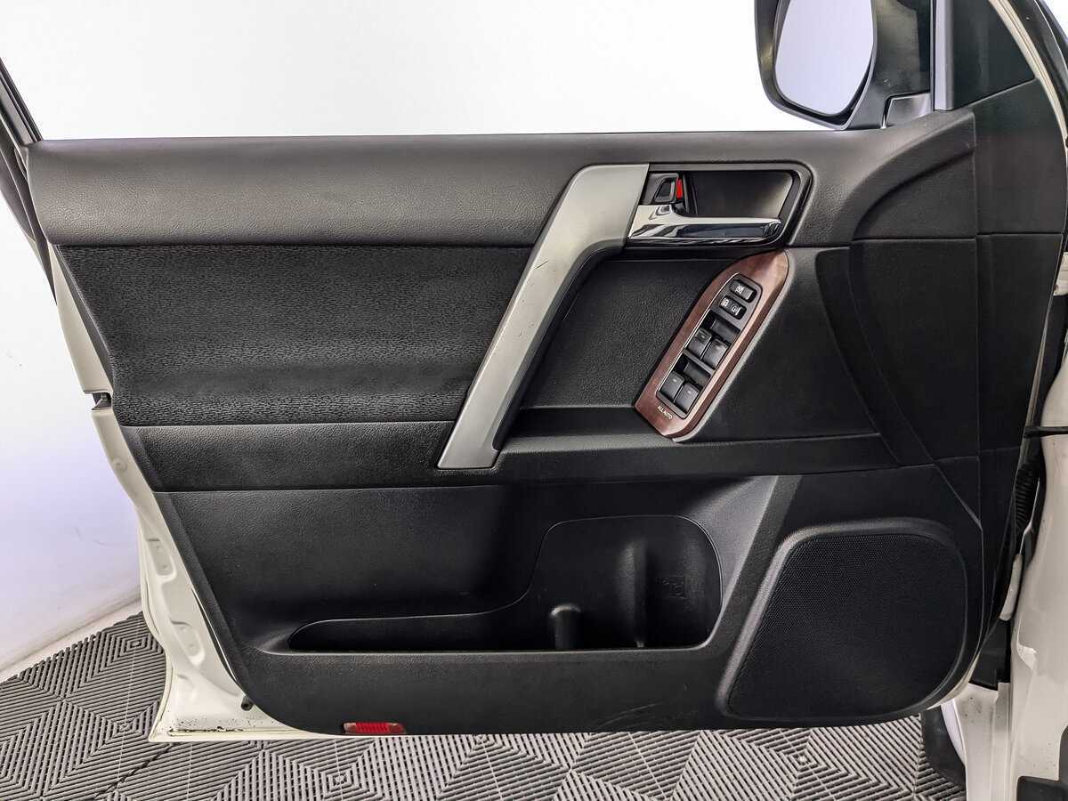 Toyota Land Cruiser Prado с пробегом — 2016 год. Фото: #14
