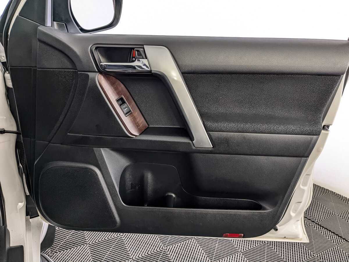 Toyota Land Cruiser Prado с пробегом — 2016 год. Фото: #20