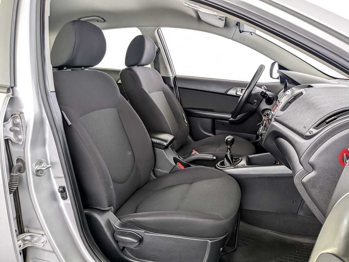 Kia Cerato с пробегом — 2010 год. Фото: #18