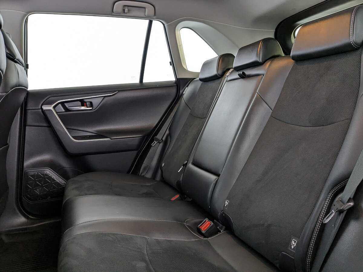 Toyota RAV4 с пробегом — 2021 год. Фото: #13