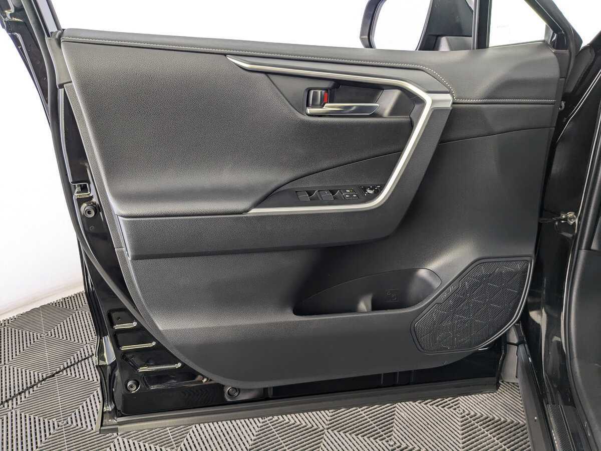 Toyota RAV4 с пробегом — 2021 год. Фото: #14