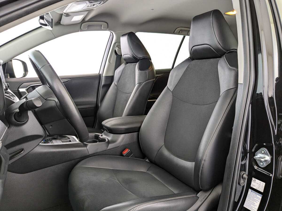 Toyota RAV4 с пробегом — 2021 год. Фото: #15