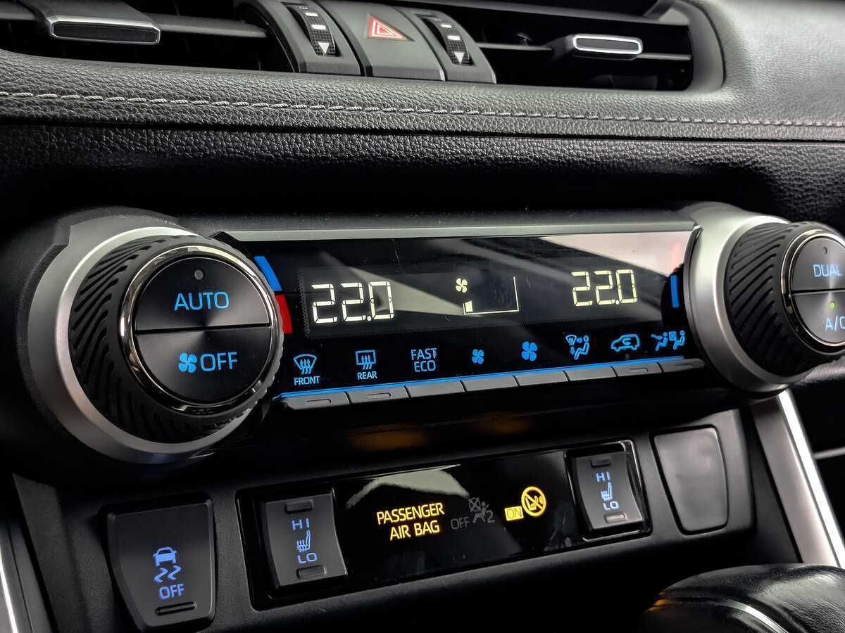 Toyota RAV4 с пробегом — 2021 год. Фото: #21