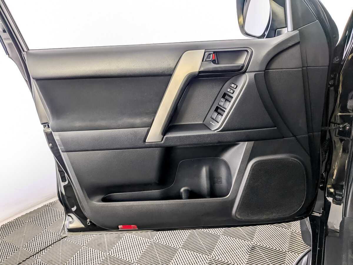 Toyota Land Cruiser Prado с пробегом — 2017 год. Фото: #12