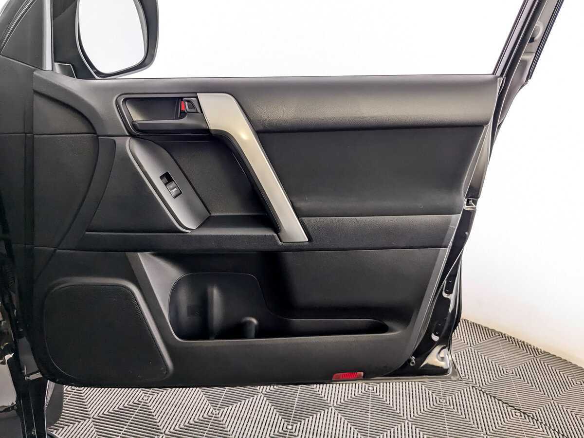 Toyota Land Cruiser Prado с пробегом — 2017 год. Фото: #16