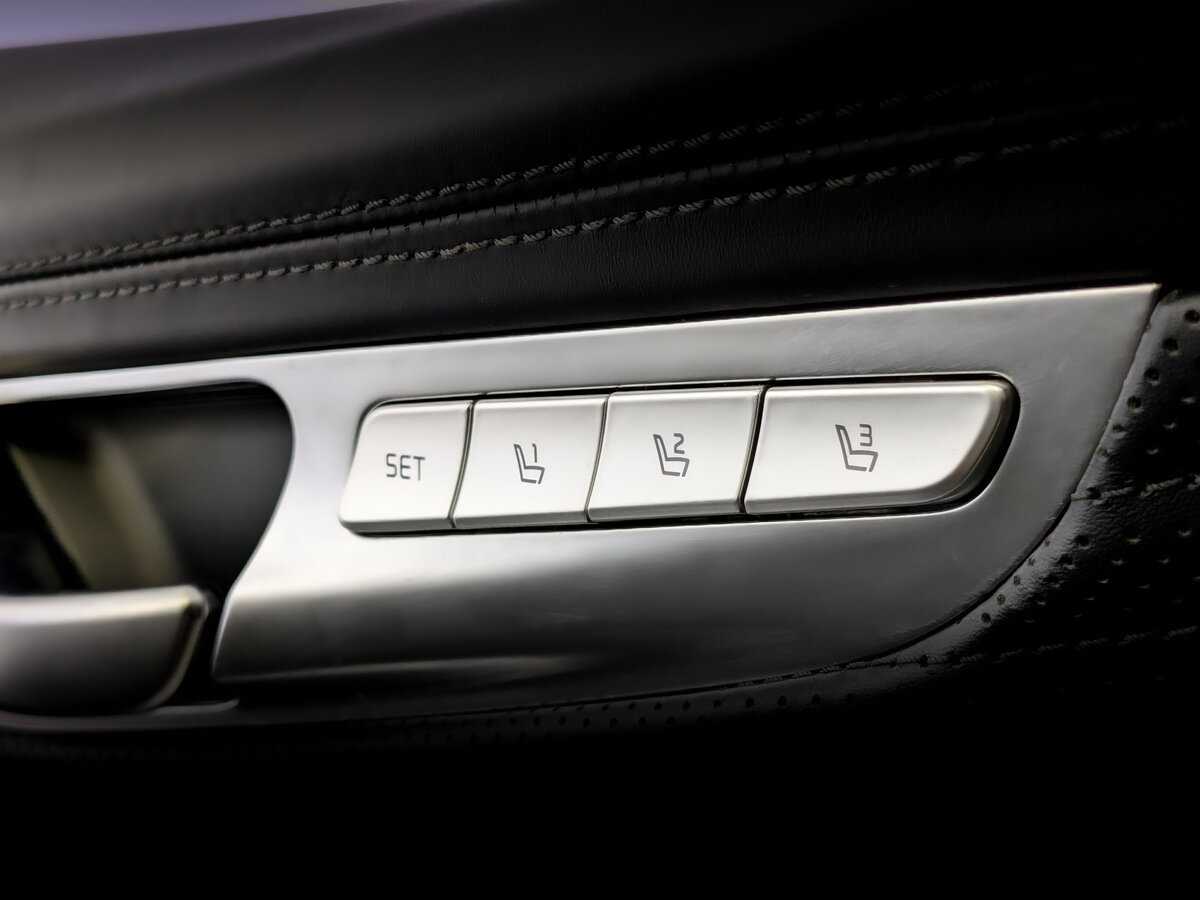 Kia K900 с пробегом — 2019 год. Фото: #17